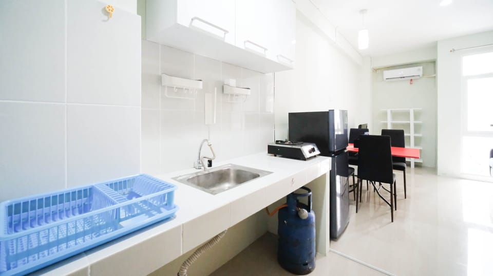Apartment | Private kitchen | Full-size fridge, stovetop