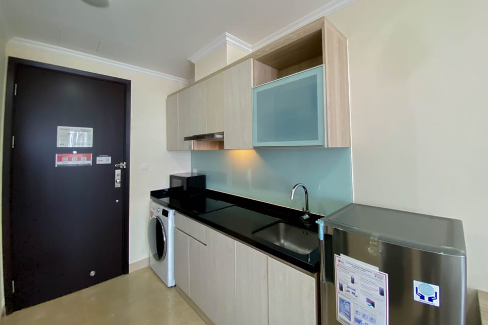 Studio | Private kitchen | Full-size fridge, stovetop