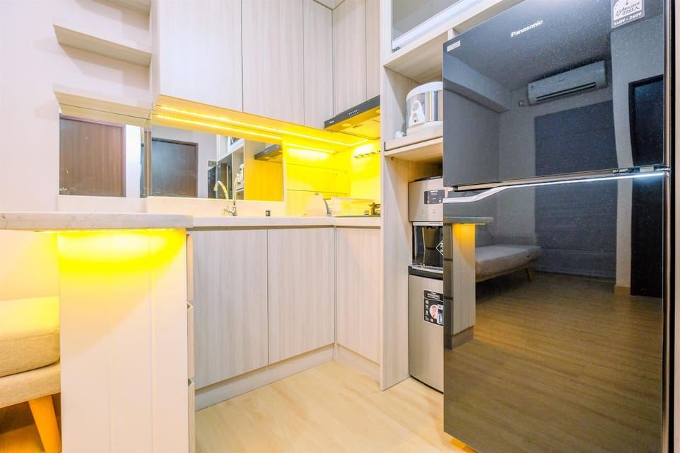 Apartment | Private kitchen | Full-size fridge, stovetop
