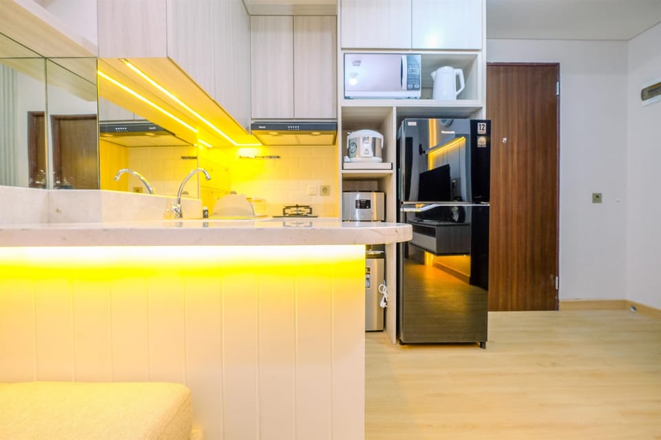 Apartment | Private kitchen | Full-size fridge, stovetop