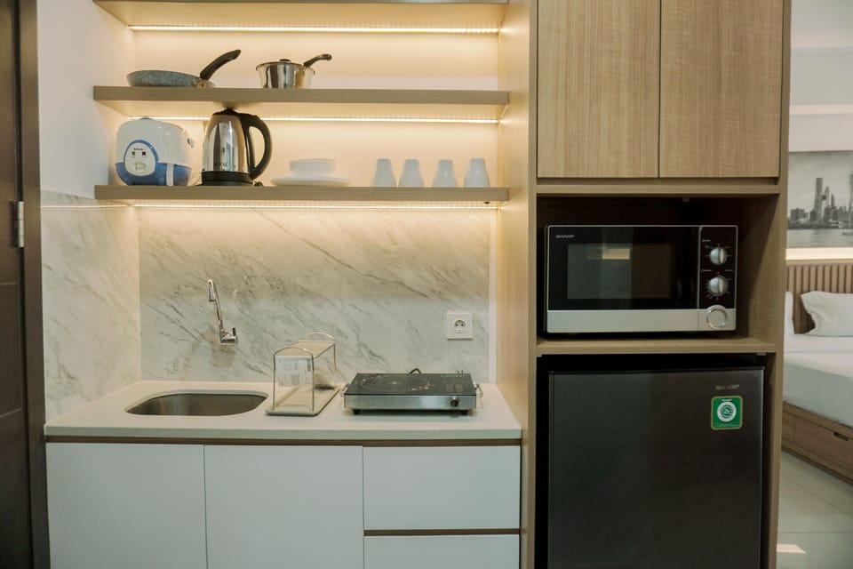 Studio | Private kitchen | Full-size fridge, stovetop