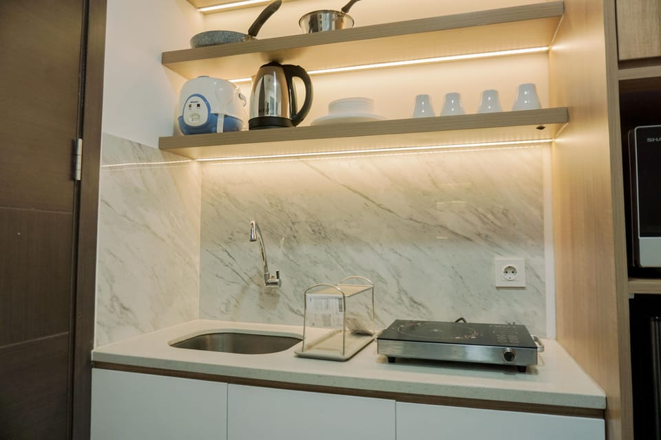 Studio | Private kitchen | Full-size fridge, stovetop