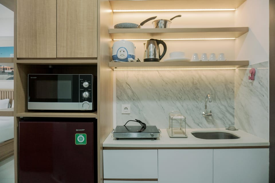 Studio | Private kitchen | Full-size fridge, stovetop