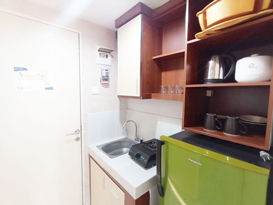Studio | Private kitchen | Full-size fridge, stovetop