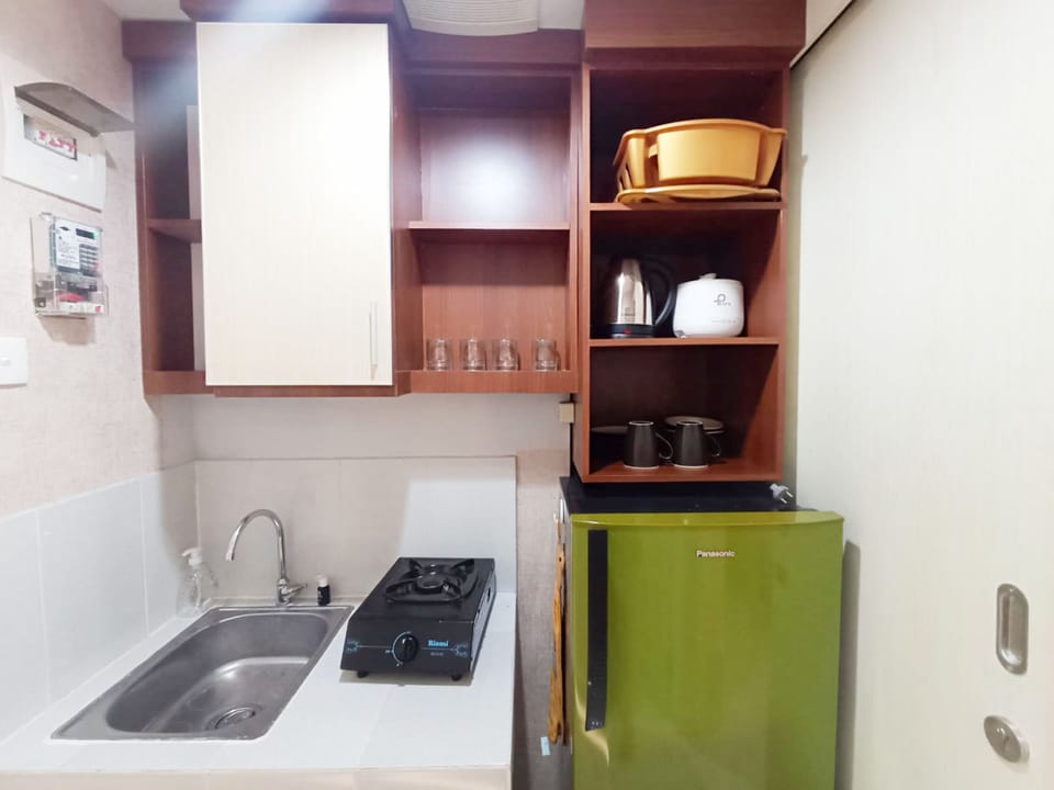 Studio | Private kitchen | Full-size fridge, stovetop