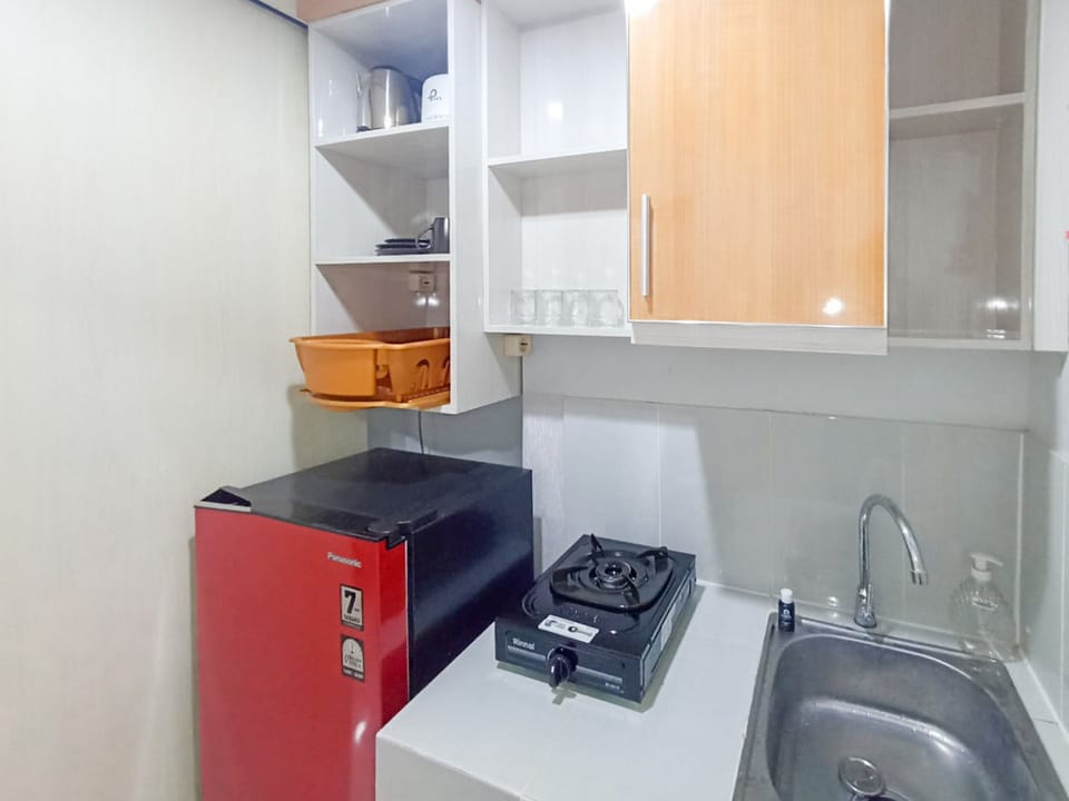 Studio | Private kitchen | Full-size fridge, stovetop