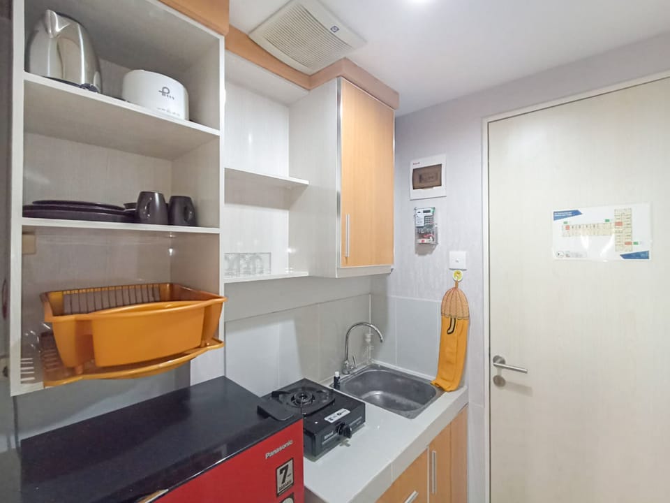 Studio | Private kitchen | Full-size fridge, stovetop