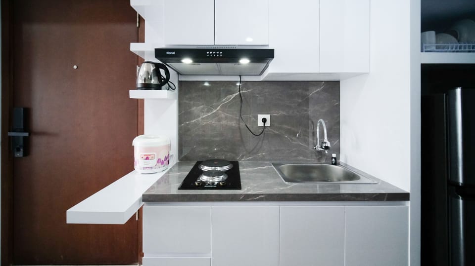 Studio | Private kitchen | Full-size fridge, stovetop