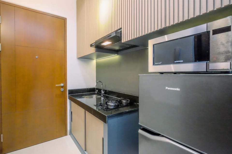 Studio | Private kitchen | Full-size fridge, stovetop