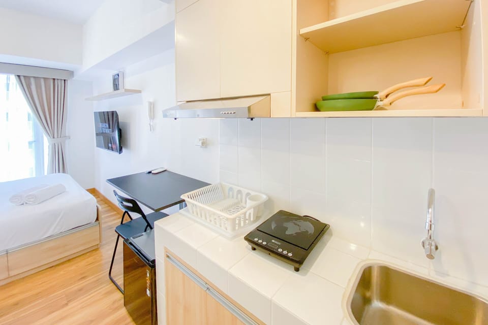 Studio | Private kitchen | Full-size fridge, stovetop