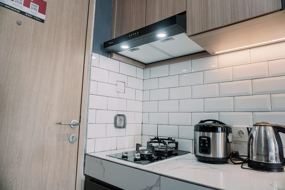 Studio | Private kitchen | Full-size fridge, stovetop