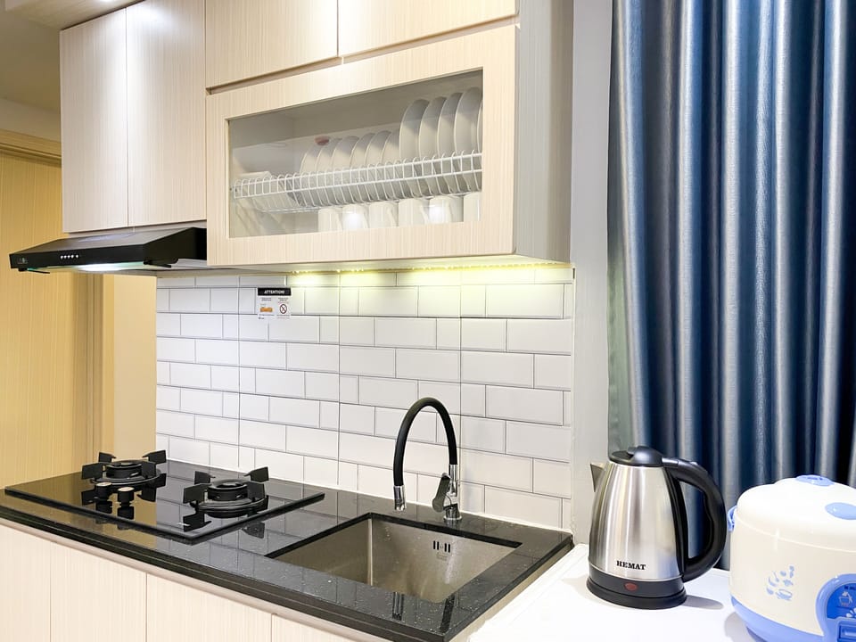 Apartment | Private kitchen | Full-size fridge, stovetop