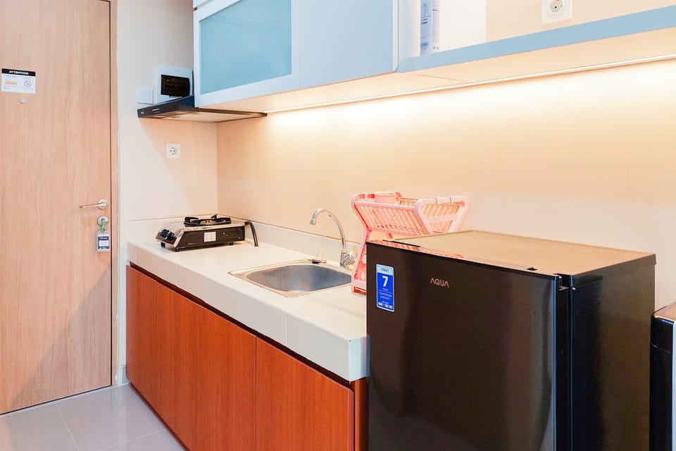 Studio | Private kitchen | Full-size fridge, stovetop