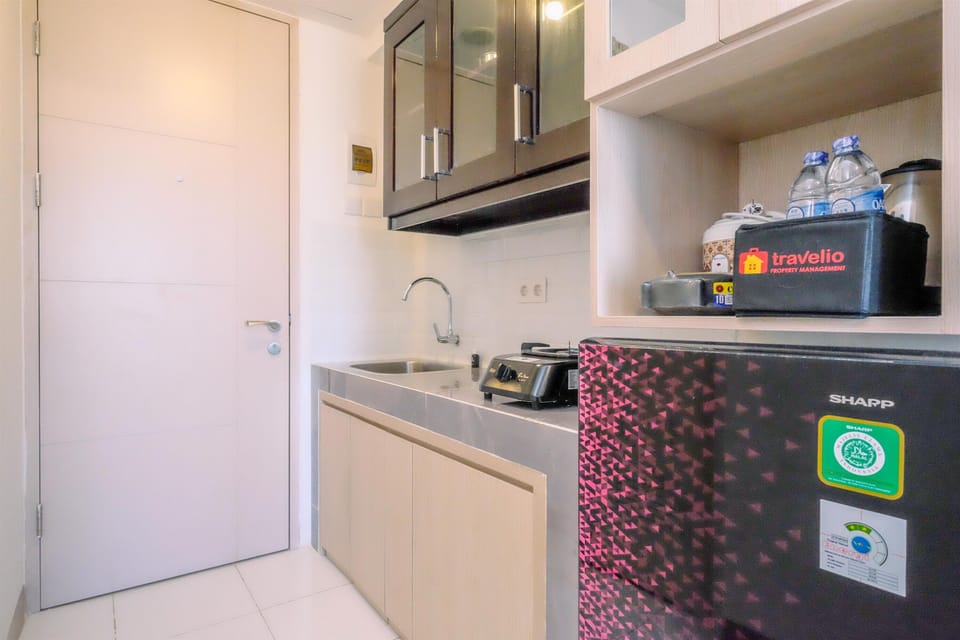 Studio | Private kitchen | Full-size fridge, stovetop