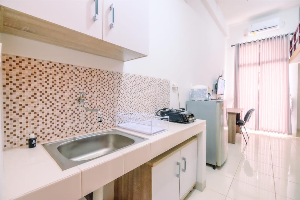 Studio | Private kitchen | Full-size fridge, stovetop