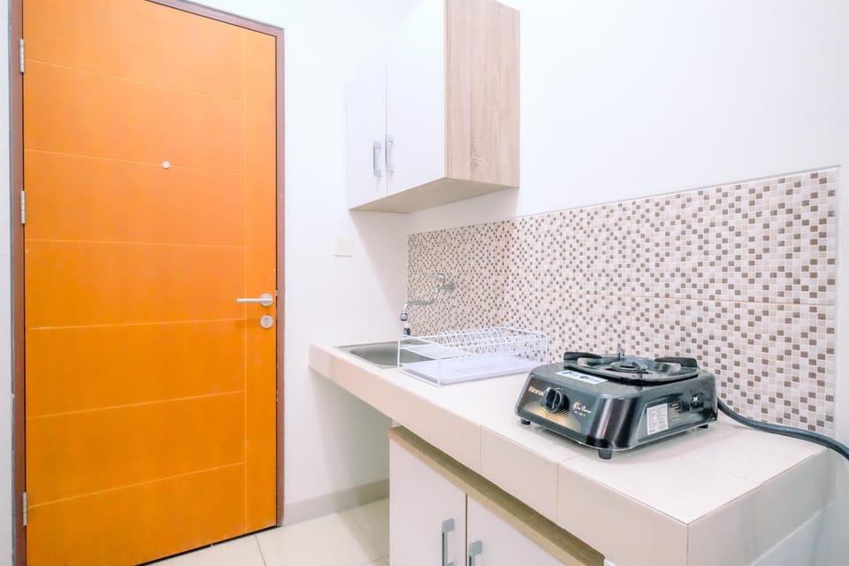 Studio | Private kitchen | Full-size fridge, stovetop