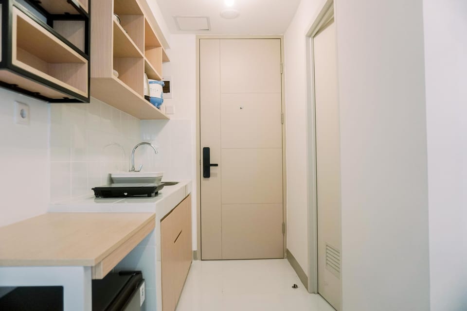 Studio | Private kitchen | Full-size fridge, stovetop