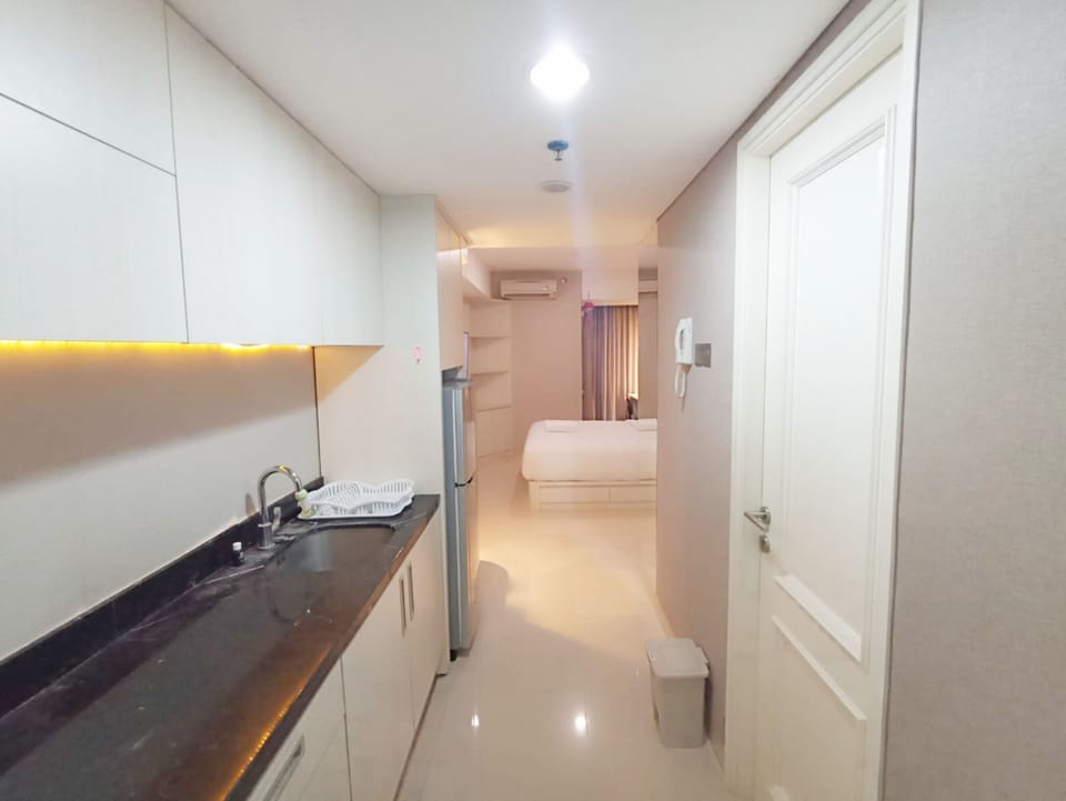 Studio | Private kitchen | Full-size fridge, stovetop