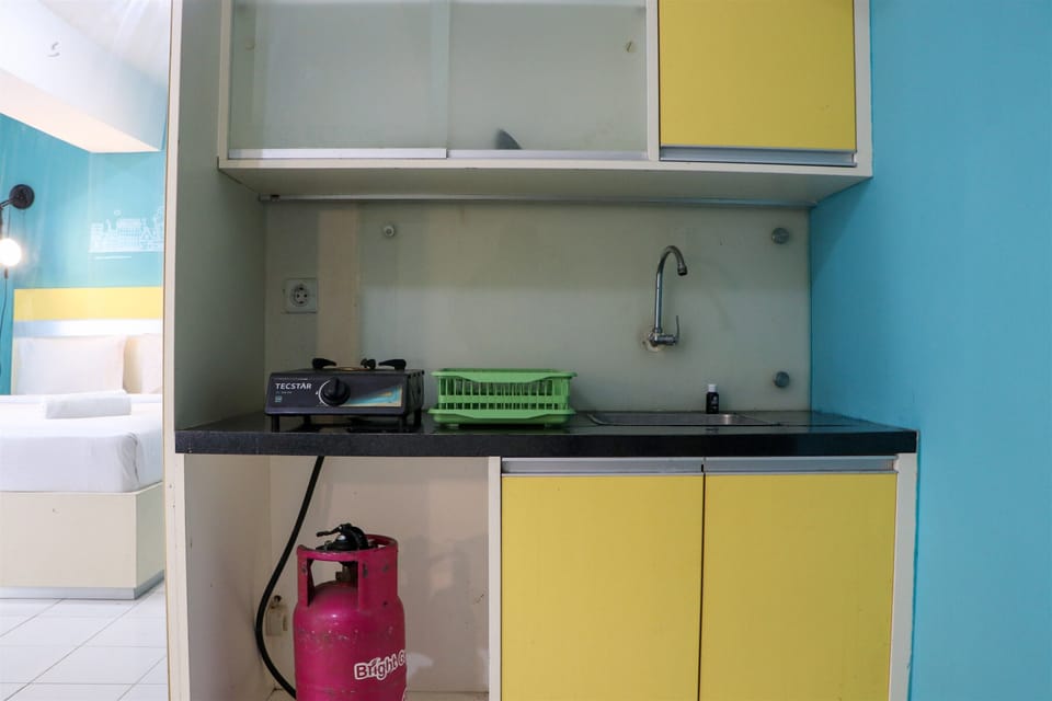 Studio | Private kitchen | Full-size fridge, stovetop