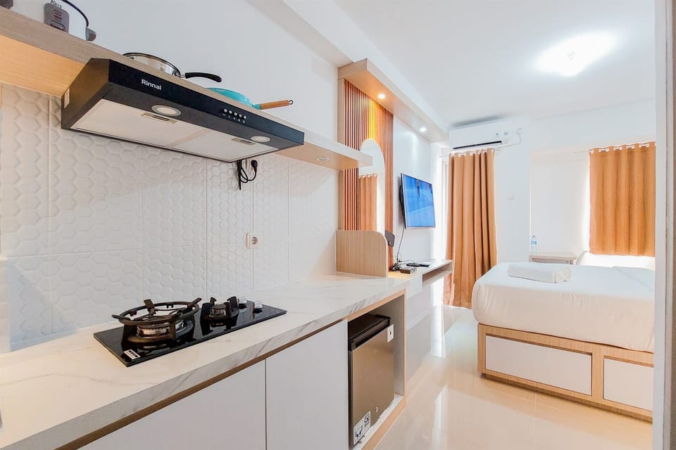 Studio | Private kitchen | Full-size fridge, stovetop