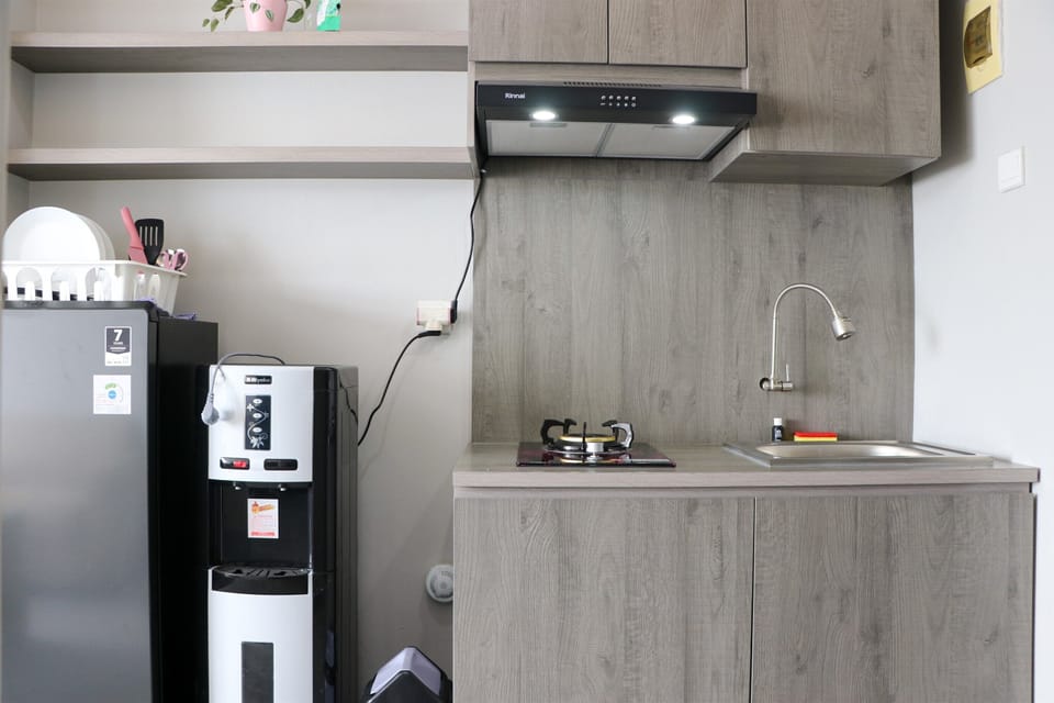 Apartment | Private kitchen | Full-size fridge, stovetop