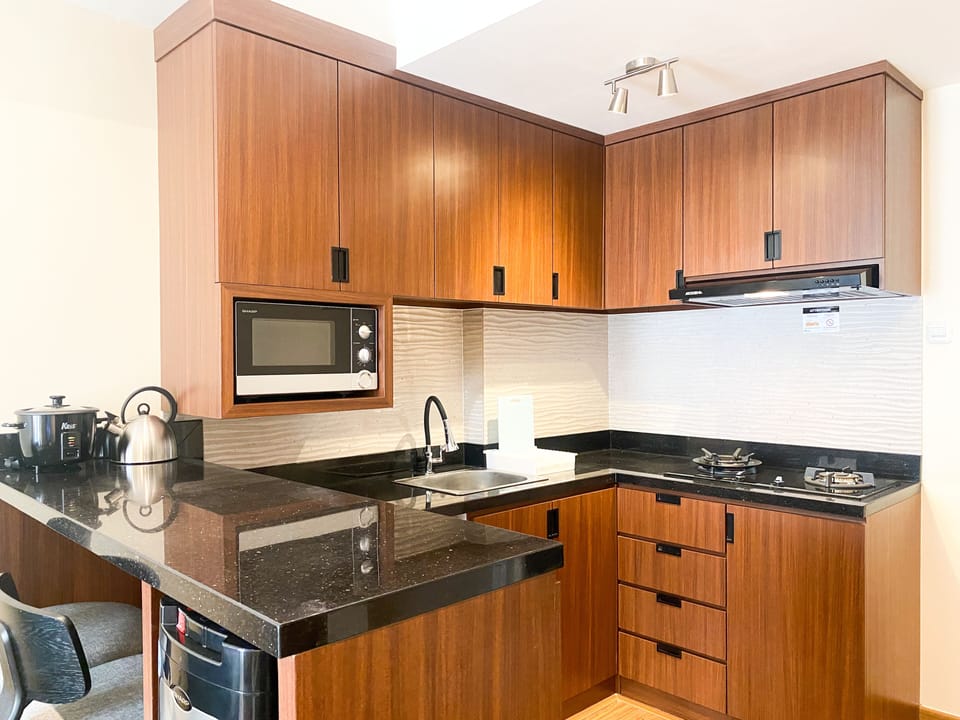Apartment | Private kitchen | Full-size fridge, stovetop