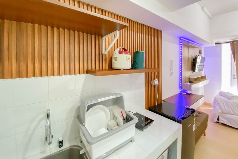 Studio | Private kitchen | Full-size fridge, stovetop
