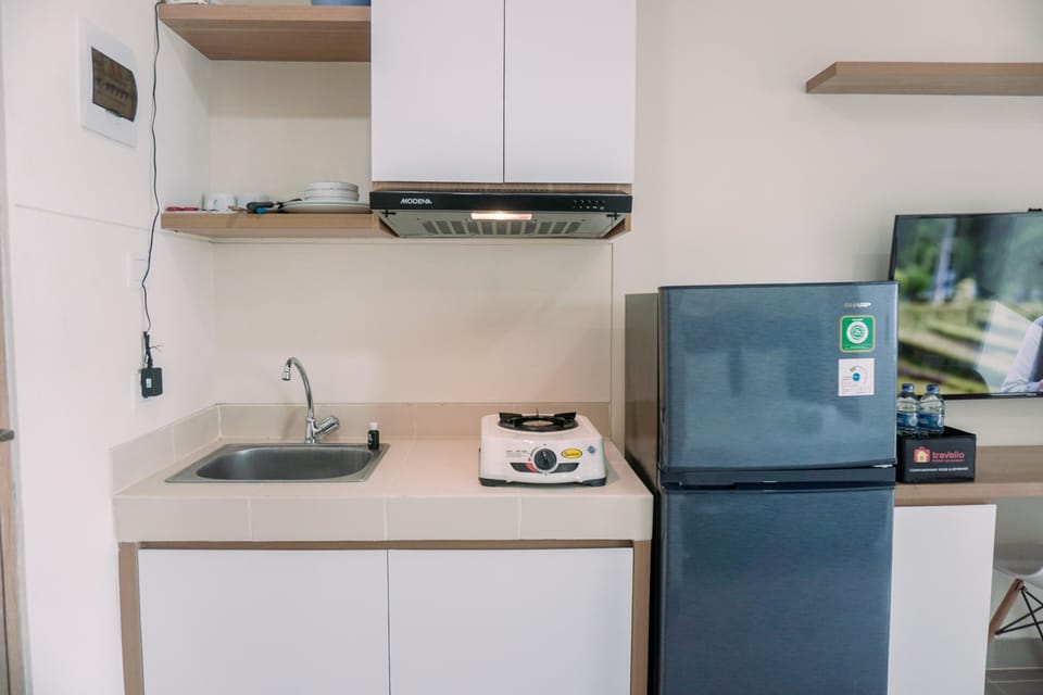 Studio | Private kitchen | Full-size fridge, stovetop