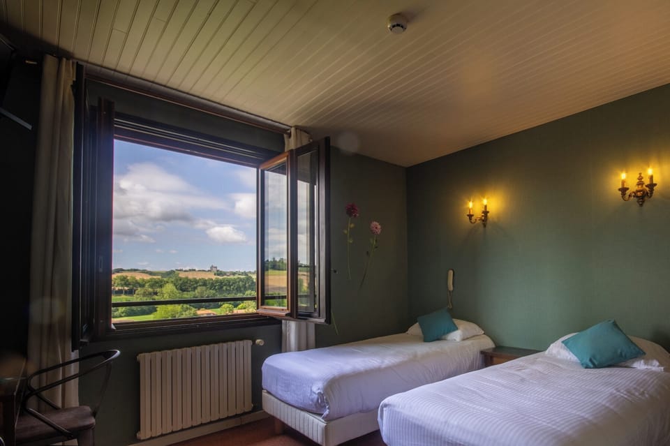Standard Double Room | Desk, free cribs/infant beds, free WiFi, bed sheets