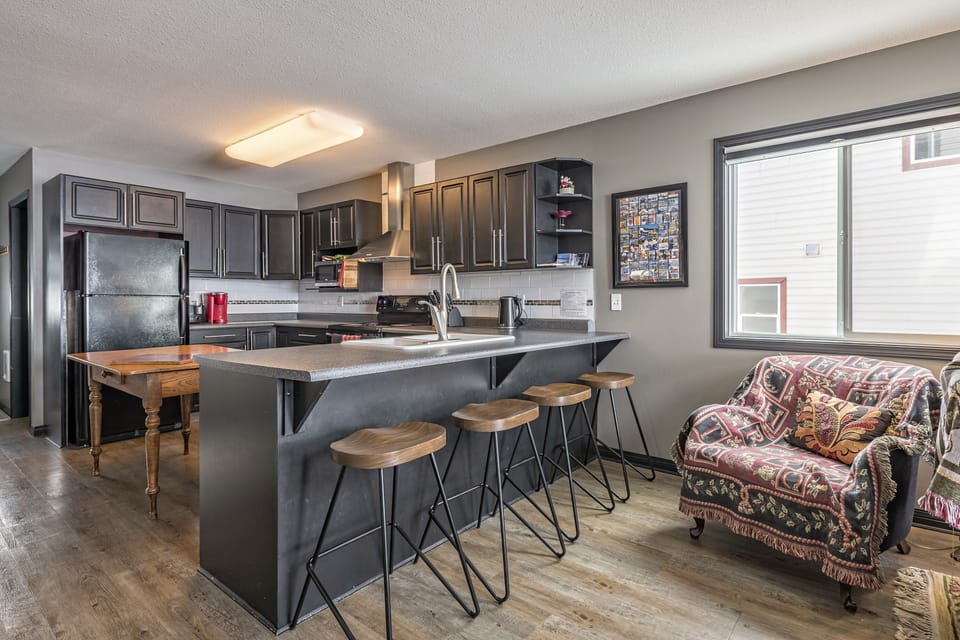 Open Concept Kitchen for Easy Entertaining 