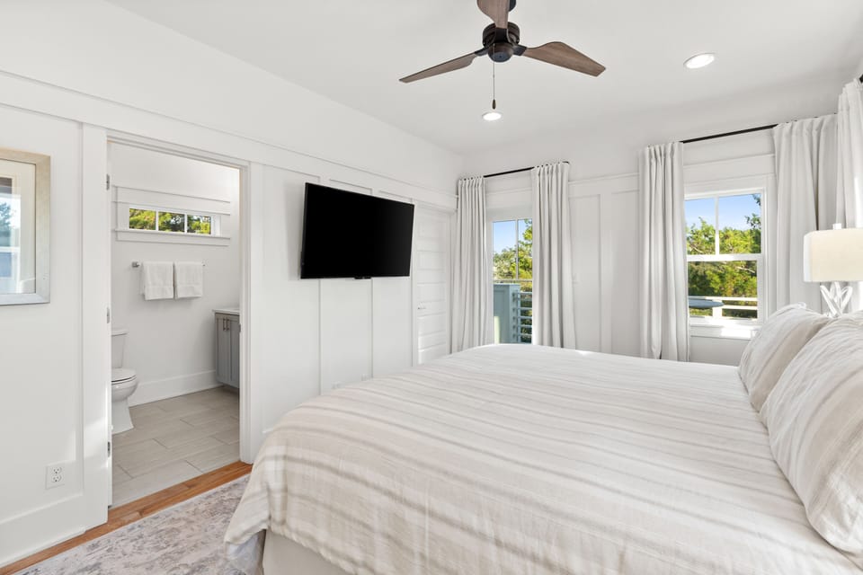 3rd floor king bedroom