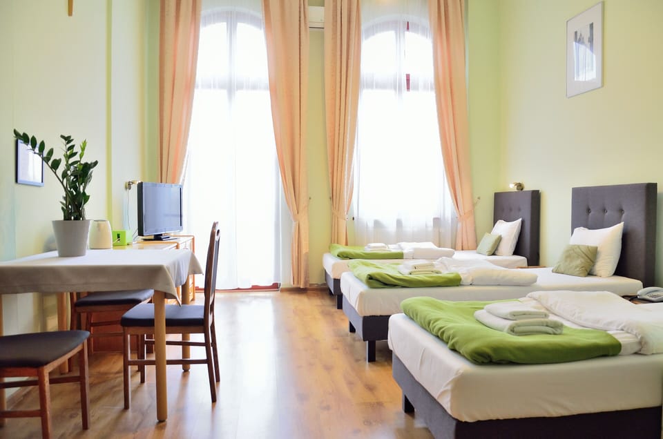 Triple Room | Laptop workspace, iron/ironing board, free WiFi, bed sheets