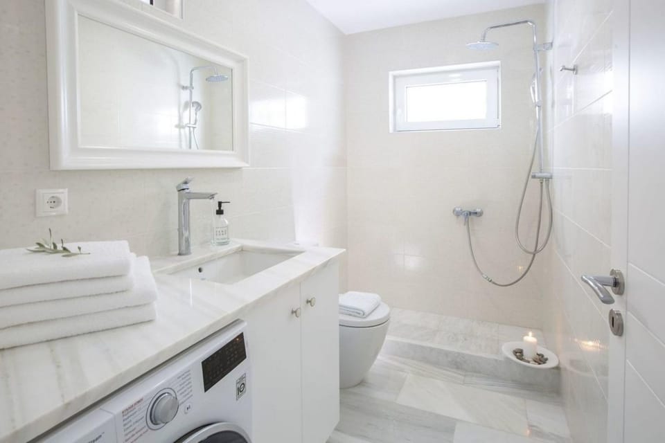 Villas Harriet - With Sea View and Near the sea Bed and Breakfast in Peloponnese, Western Greece and the Ionian