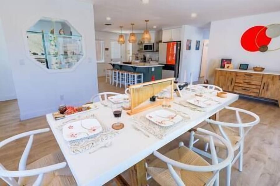 Dining room table with views of the desert, living room, kitchen and entryway crystal display 