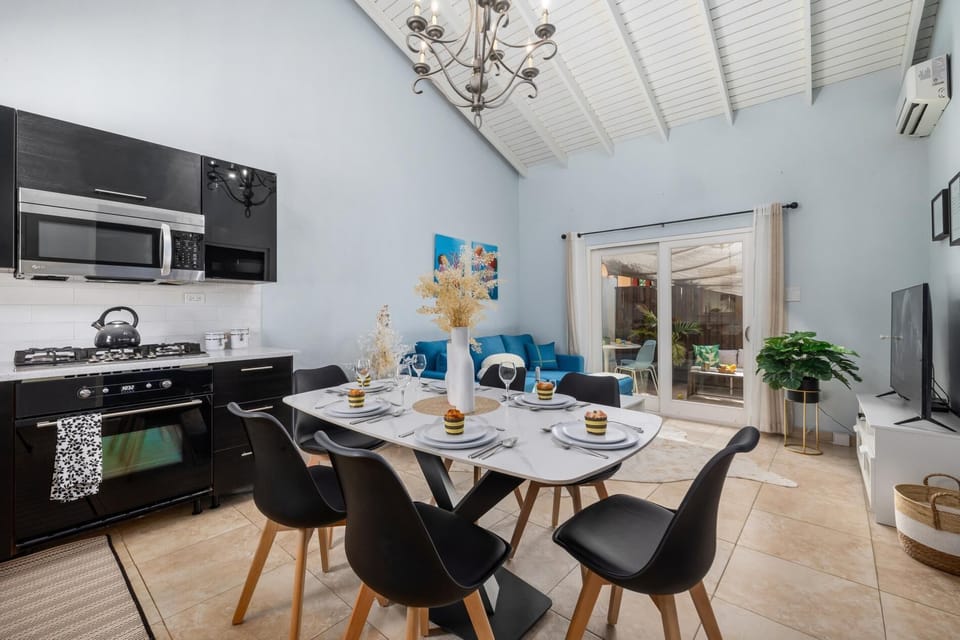 Tranquil 2BR2BA ~ Close to the Beach ~ Shared Pool (18297)
