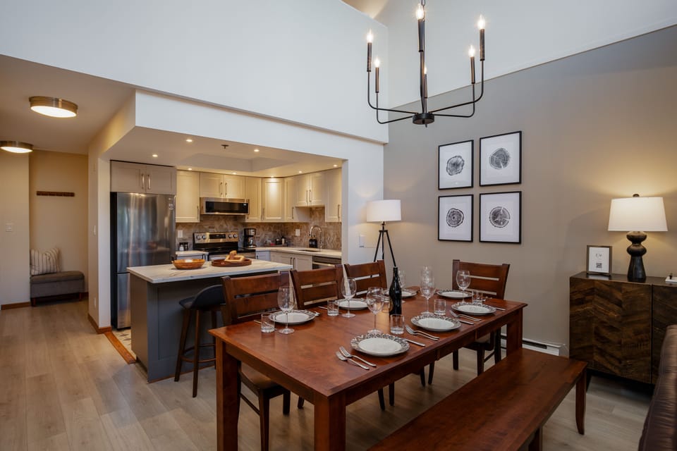 Living/Dining Room - Create fond family memories whilst sharing a meal around the spacious dining table