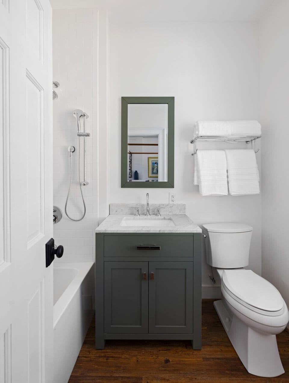 Bathroom 2 with tub