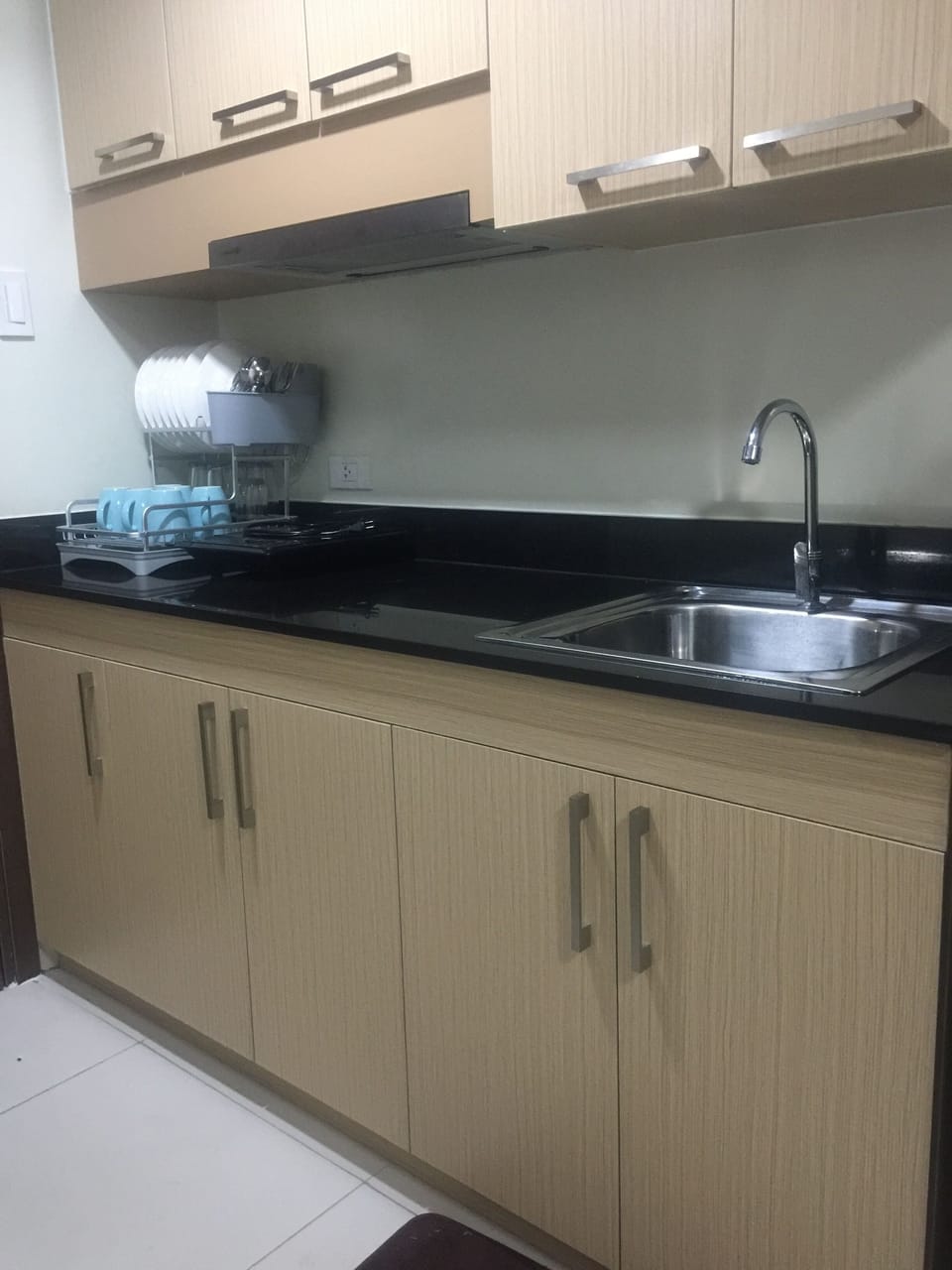 Business Condo | Private kitchen | Electric kettle, dining table