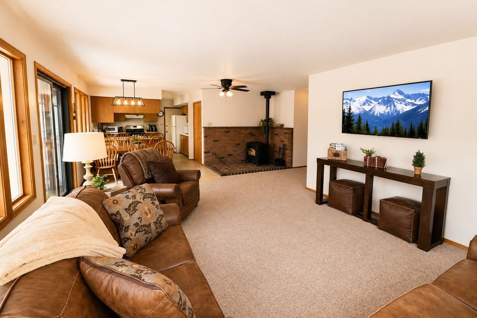 Living Room w/Pellet Stove