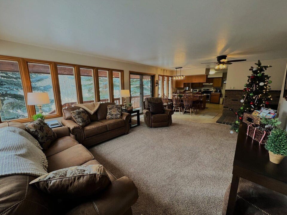 Living Room w/Beautiful Forest Views