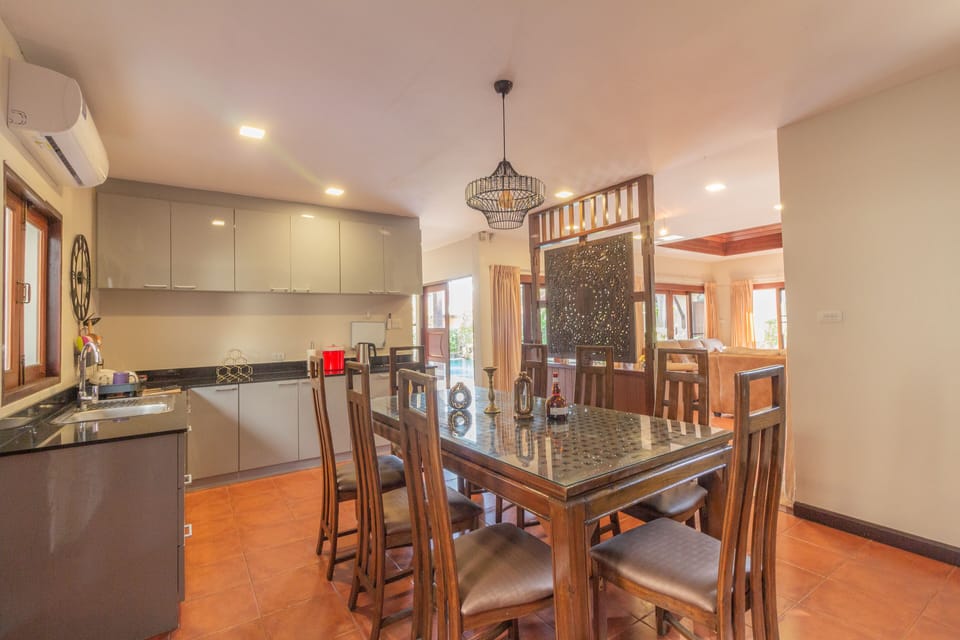 Deluxe Villa | In-room dining