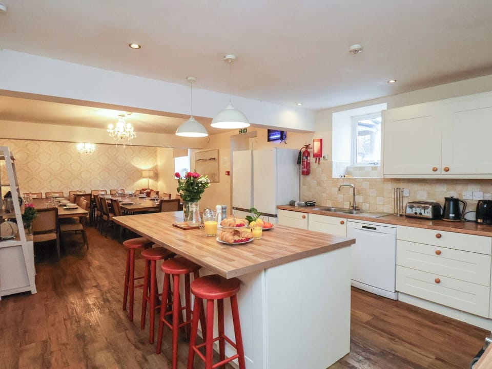 Fridge, dishwasher, electric kettle, toaster