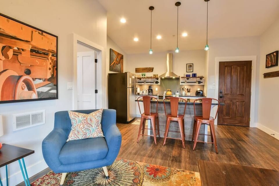 Upper Living & Dining