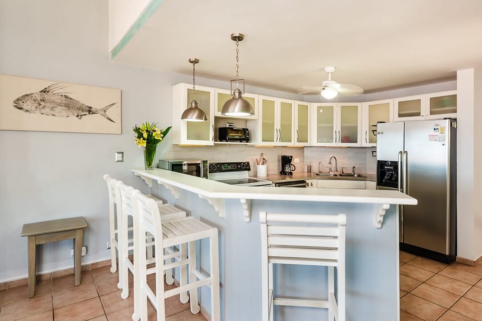 Cook full family meals with our ready-to-use appliances, including fresh fish from Tamarindo Beach, in a modern, spacious kitchen—perfect for a relaxing Costa Rica vacation.