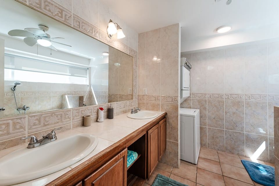 Enjoy a modern and spacious guest bathroom in this Tamarindo condo, with all necessary amenities for a comfortable stay during your family vacation.