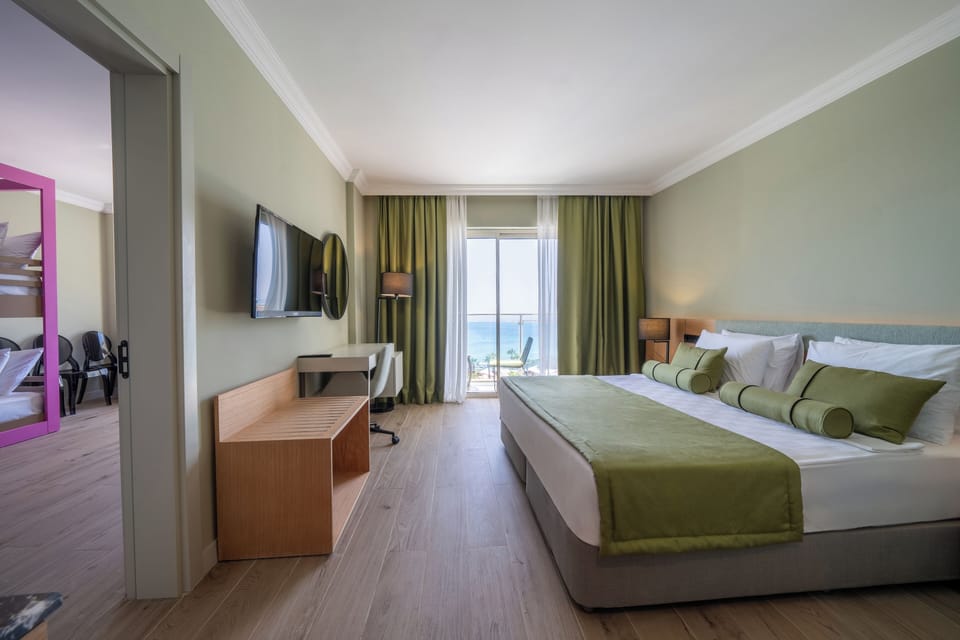 Luxury Suite | Premium bedding, Select Comfort beds, free minibar, in-room safe