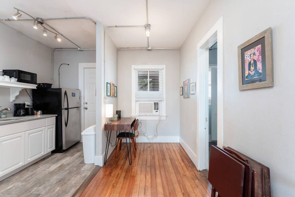 With this spacious, well-equipped and well-lit kitchen; we promise you the best of taste! 