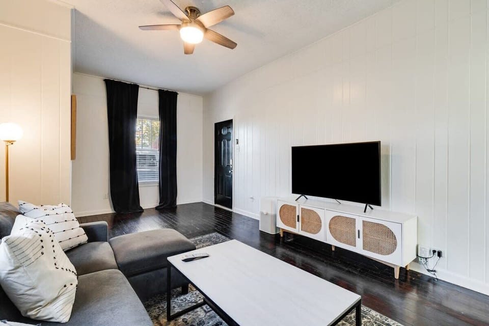 Living & Entertainment Area