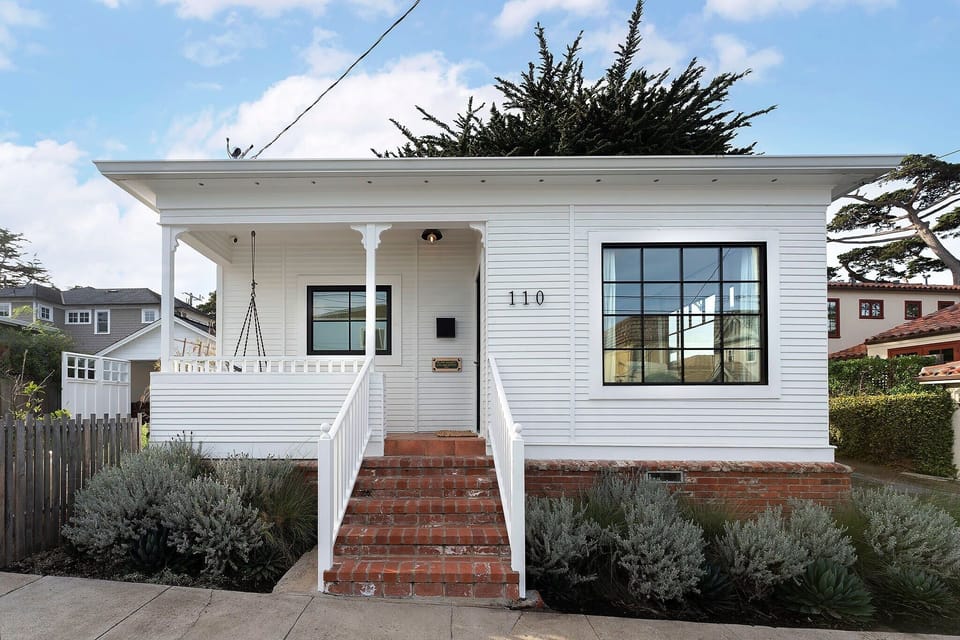 Welcome to "Casa Blanca" ~ One House Away from the Bay!