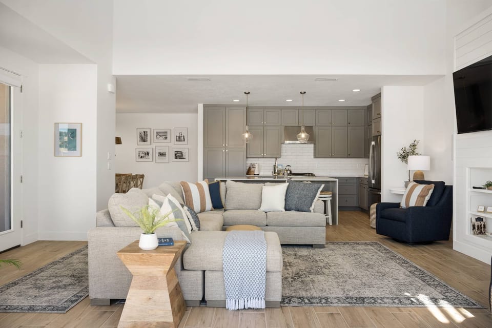 House, 5 Bedrooms | Living area | Smart TV